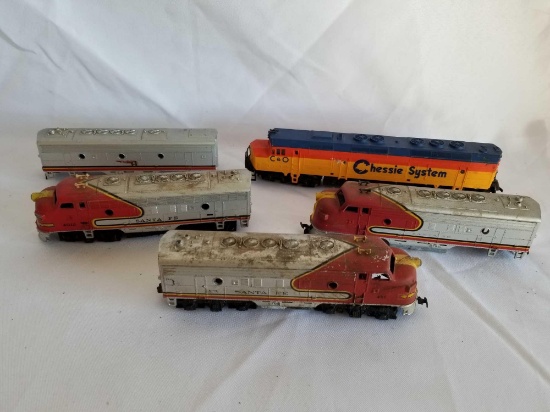 Vintage Ho Scale Santa Fe Train Engines 5 Units