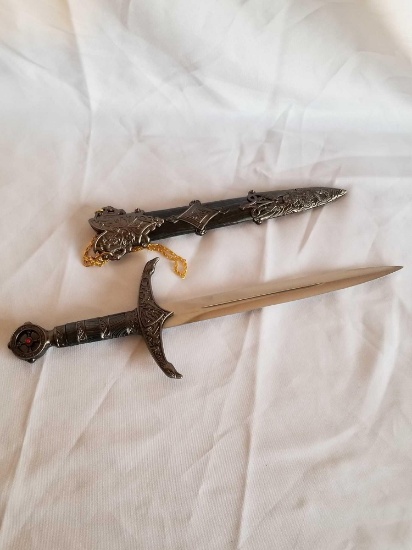 Decorative Medieval Lords Dagger and scabbard