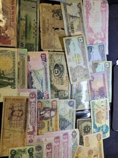 Paper foreign money Jamaica, Mexico, Bahamas, Iraq