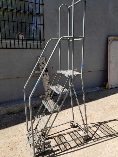 Rolling Metal 5 Step Ladder