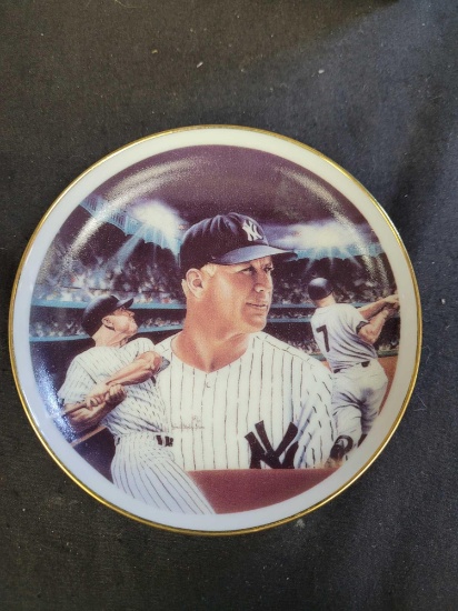 Small Mickey mantle plate "Mickey at night"