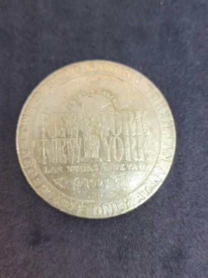 1997 New York New York one dollar gaming token