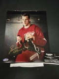 Gordie Howe 8 x 10 photo Signed