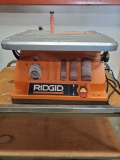 Ridgid sander with multiple size rounds. Tested power on.