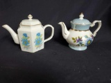 2 small teapots.