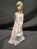 Lladro spain Young girl w Bonnet