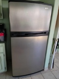 Whirlpool Gold Refrigerator freezer w Ice Maker and inside water filter