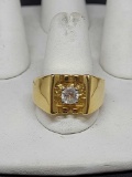 18kt gold ring with fantasy diamond inlay
