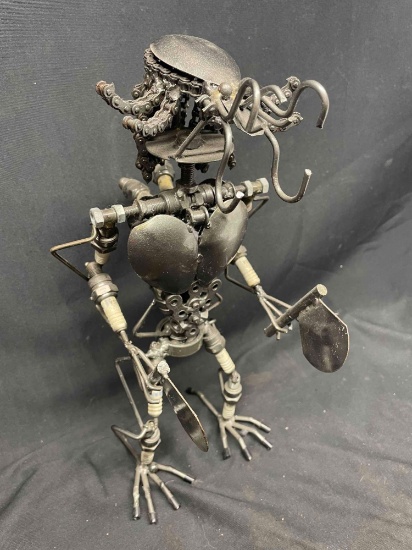 Nuts n Bolts Metal Sculpture. Predator Alien Monster Robot New Modern Art