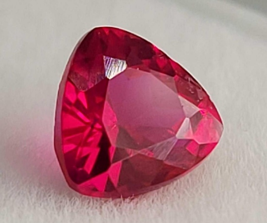elegant Trillion cut 1.37ct red ruby gemstone Beautiful stone Wow