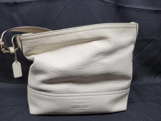 Beautiful Cream purse says Coach, Cowhide Leather