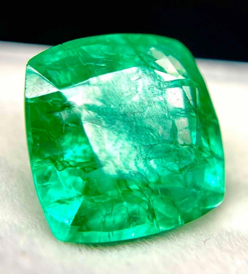 Magnificent 7.16ct Square Cut Vivid Bright Green Emerald Gemstone. Brilliant Glows like Kryptonite!