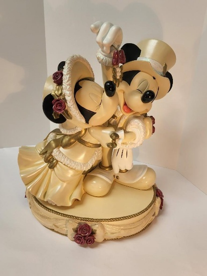 The Art of Disney Mistletoe Kisses Mickey Minnie Mouse by Cody Reynolds Retired 22in Fig