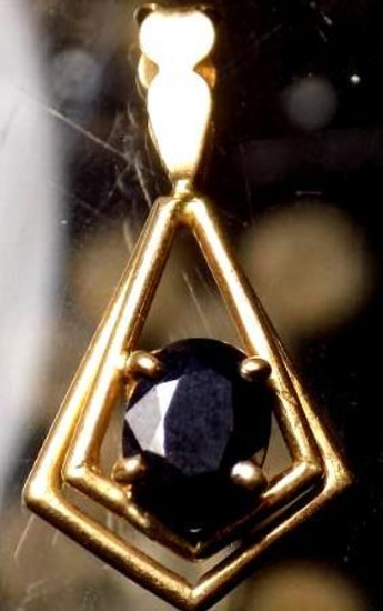 18 Kt Yellow Gold Pendant Blue Sapphire Aaa Quality Stunning Vintage Piece 2.9 Grams Not Scrap
