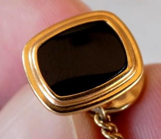 14 kt yellow gold cuff link with black onyx 3.7 grams pure gold