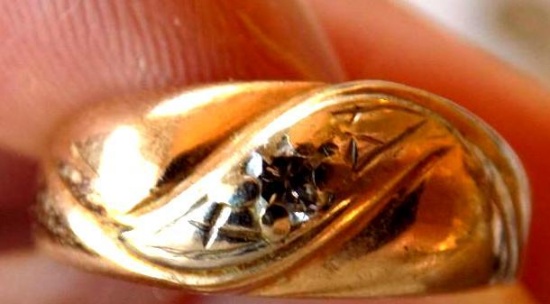diamond 14 kt gold ring vs+ high quality stone .15 ct diamond 4.3 grams scrap gold