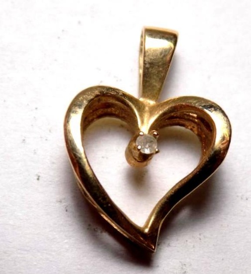 14 Kt Yellow Gold Pendant With Single Diamond Pure 14 Kt Genuine Diamond Nice Heart !!