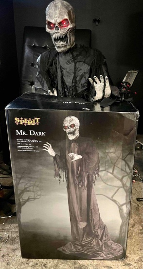Spirit Halloween Massive Mr Dark Animatronic Nearly 9 Feet Tall Very Popular Prop