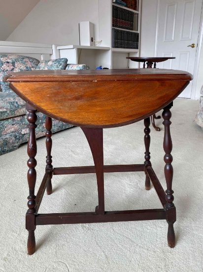 Drop leaf table