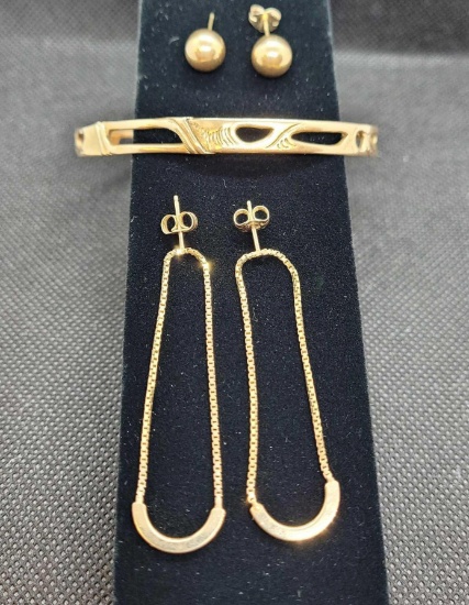 14kt gold jewelry lot 2 Sets of earrings and a bracelet 17.6 grams