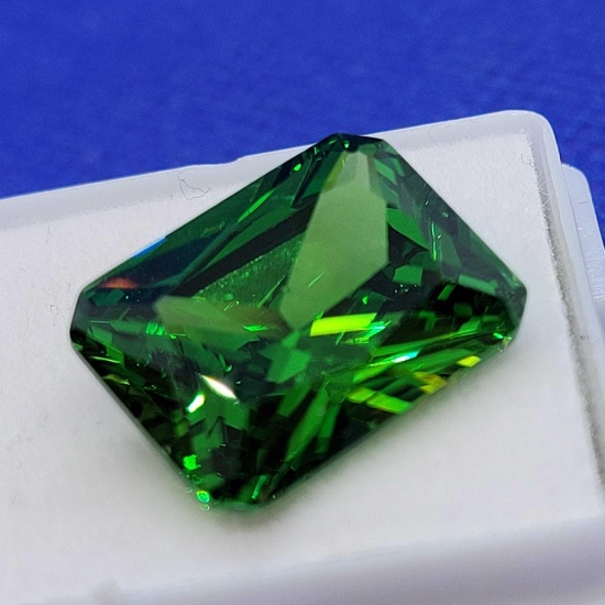 Green Emerald cut Emerald gemstone Sparkling Stunner 19.04ct