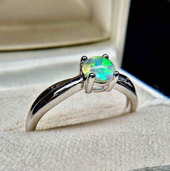 925 Ring with Cubic Zircon Opal sz9.5