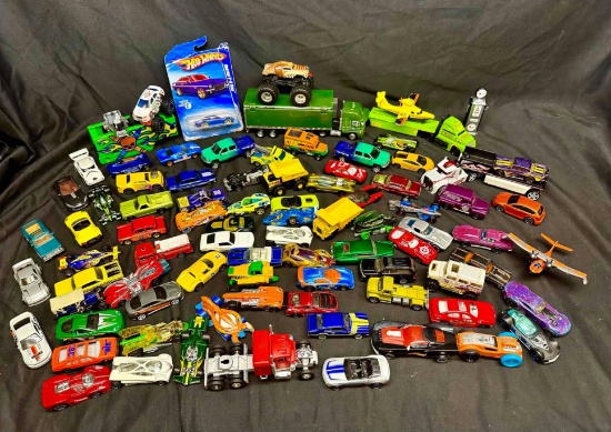 Large Lot of Assorted Hotwheels Toy Cars