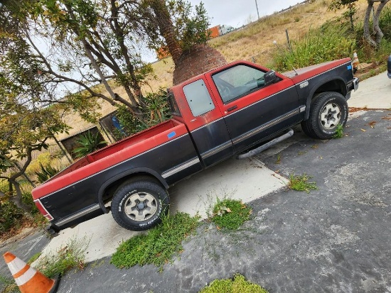 1987 Chevy Truck s-10 Sport truck for parts non running signed dated title 1gcdt14r7h2266154