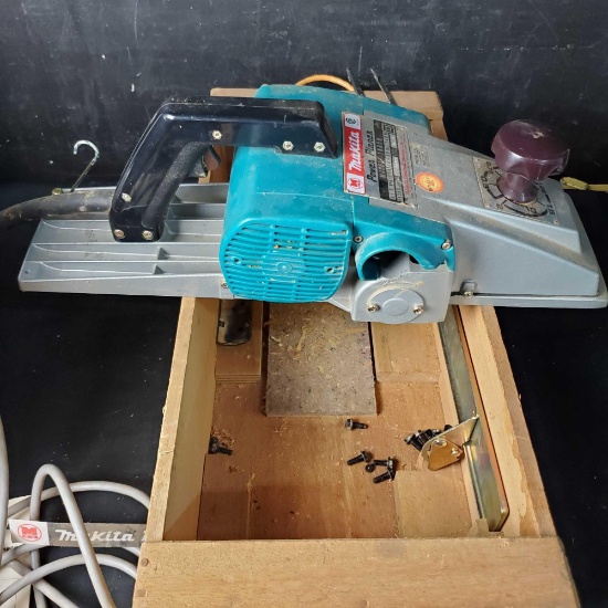 Makita power plainer model 1805B