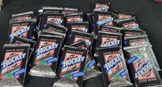 32 Packs Sealed Upper Deck 1990 French Edition Hockey Packs