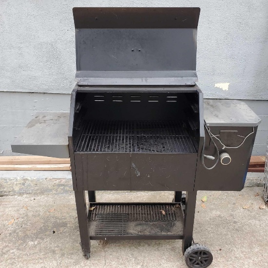 Expert Grill smoker with bag of BBQ hardwood pellets