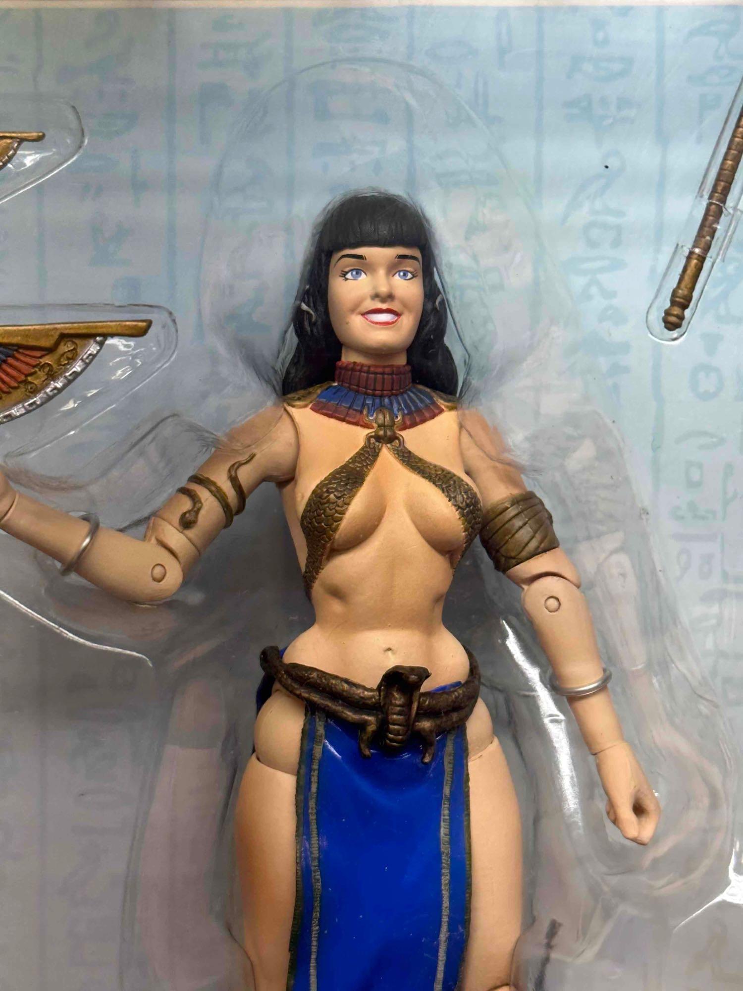 2004 Dark Horse Deluxe Bettie Page Cleopatra | Proxibid