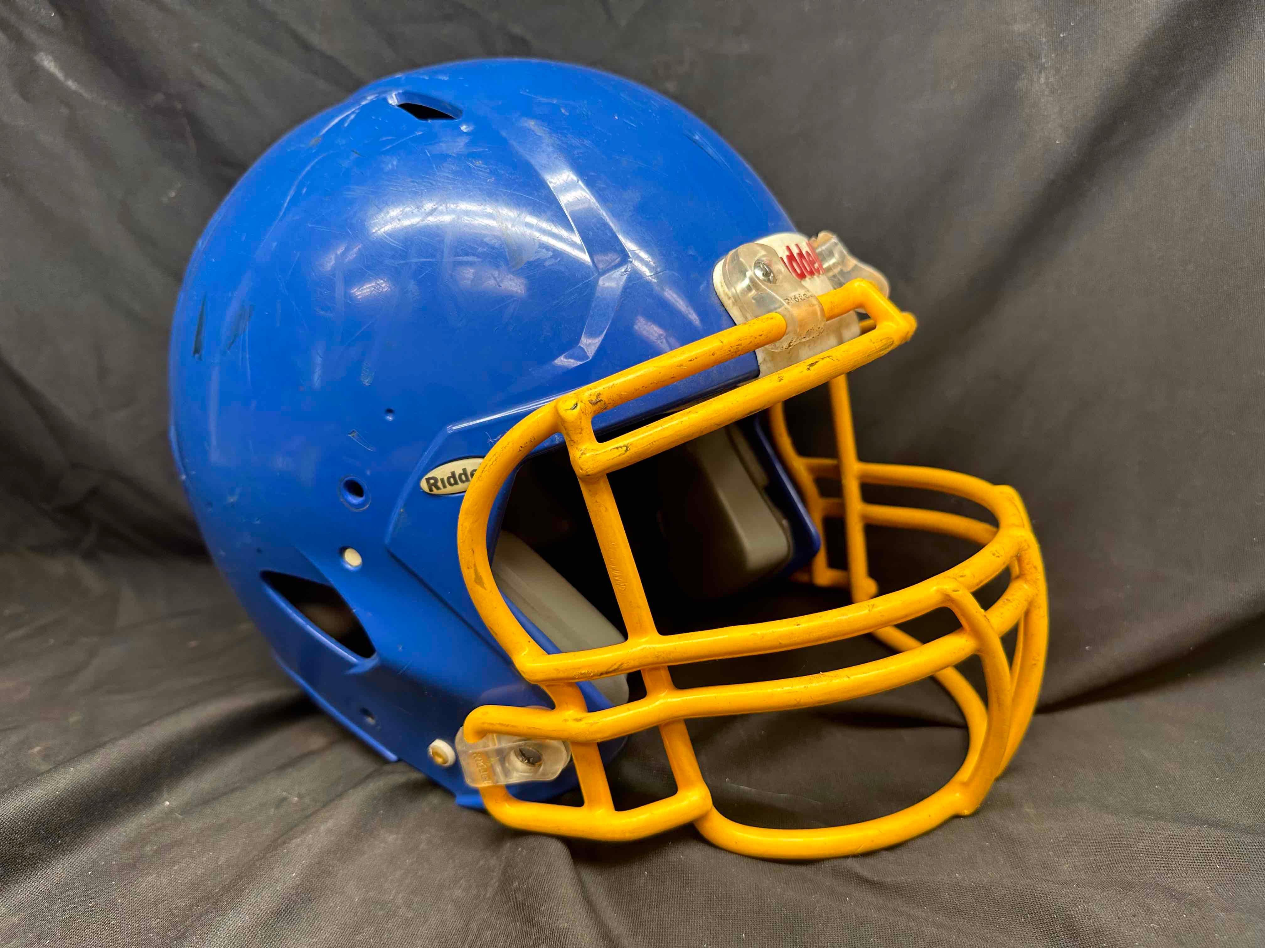 Adults XL Riddell Blue Football Helmet 2014 | Proxibid Adults XL Riddell Blue Football Helmet 2014 | Proxibid