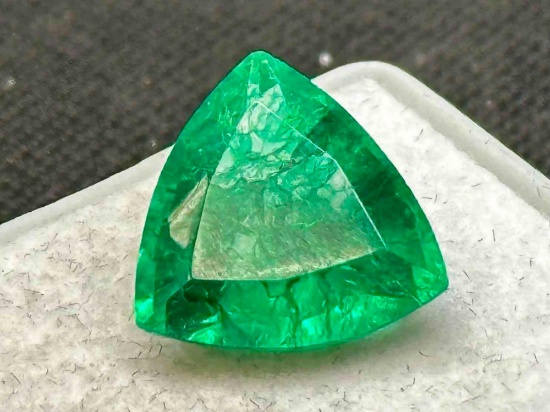 4.7ct Mega Glow Trillion Cut Emerald Gemstone