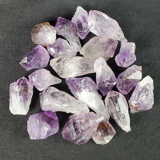 lot of approx. 20 raw amethyst stone pieces
