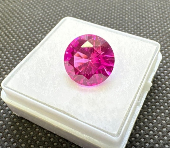 Brilliant Round Cut Pink Sapphire Gemstone