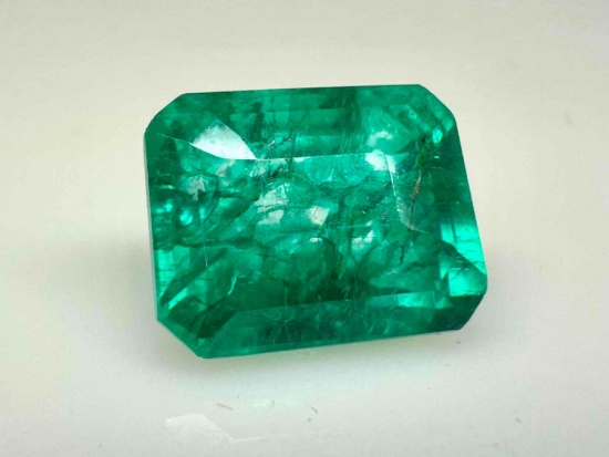 Stunning 10ct Emerald cut Emerald Gemstone Radioactive Glow