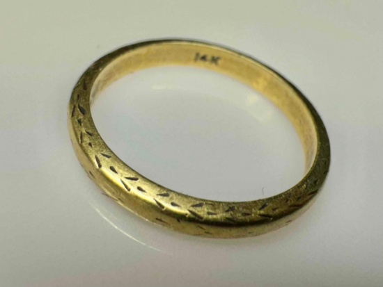 14k Gold Band Ring 2.23g sz6