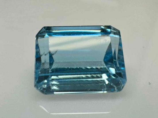 8.1ct Emerald Cut Topaz Gemstone