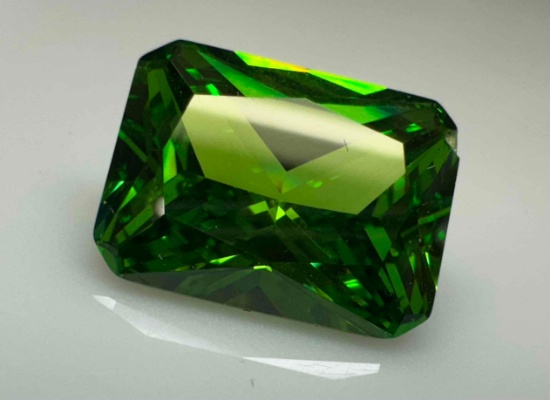 19.2ct Green Emerald Cut Emerald Gemstone Sparkling Stunner, pure wonder