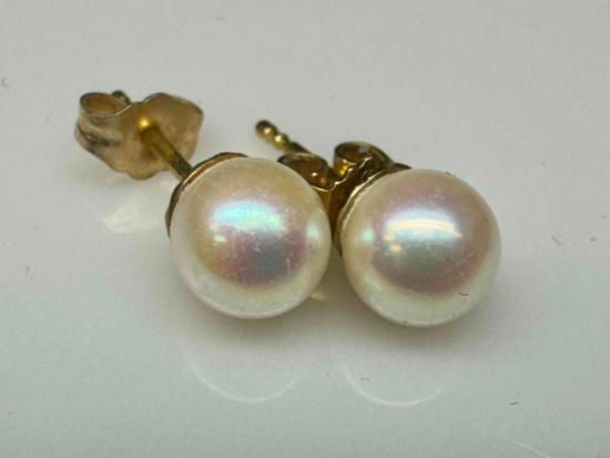 Pair of 18k Gold Pearl Earrings 1.6g total
