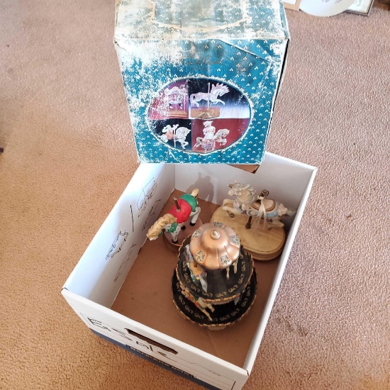 Box carousel figurines/music boxes