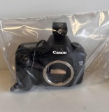 CANON EOS 5D Camera Body Only, DSLR. Works, No battery, No lens.
