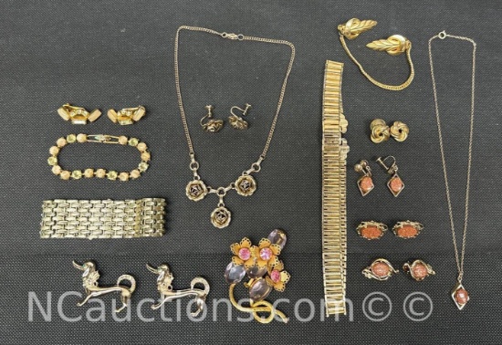 Gold Tone jewelry Necklaces Earrings Pins