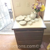 China set Kaysons fine china with hutch and contents