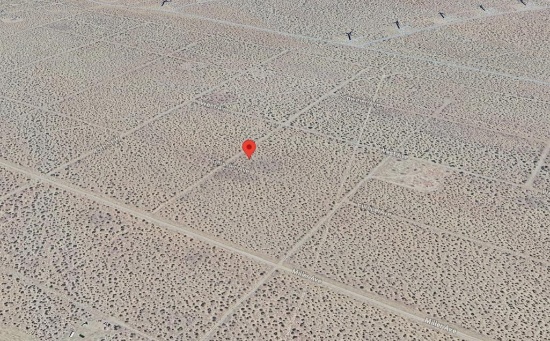 APN # 326-071-02-00-9 100,624 Sqf Flat Vacant land Kern County Zoned Residential Corner Lot