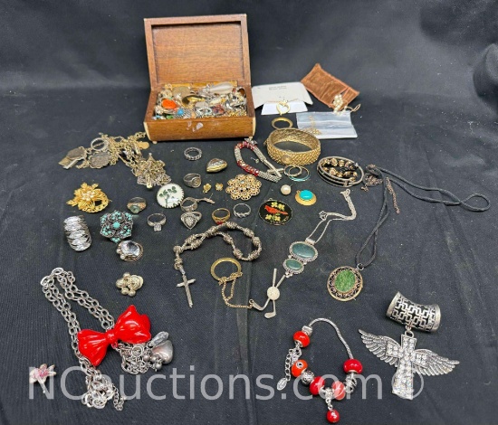 Large Lot of Fancy Costume Jewelry Necklaces, Bracelets more