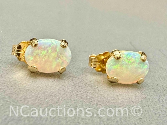 14k Gold Opal Earrings 2g Total