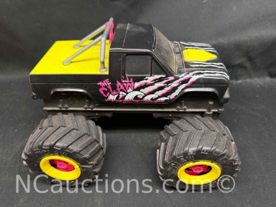 Vintage 1991 The Claw Climbing Monster Truck