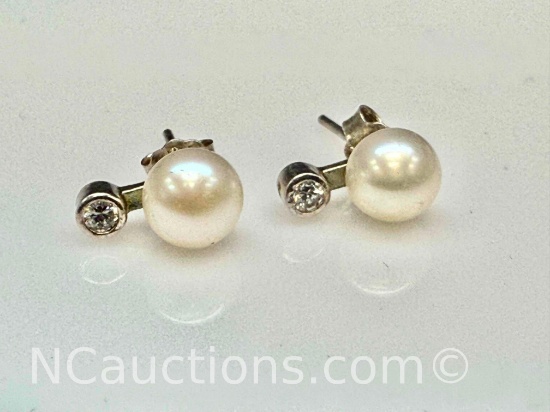 925 OMO Sterling Silver Pearl Earrings 1g Total